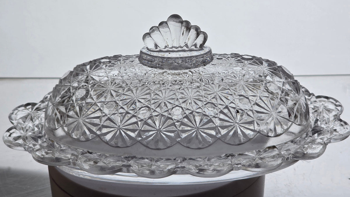 L.E Smith Glass clear button and daisy butter dish