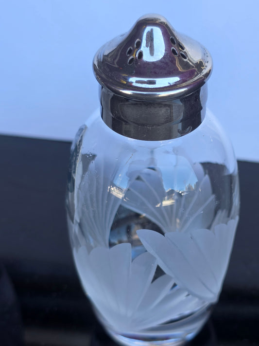 LENOX Limited Collection Crystal Fanlight salt and pepper.