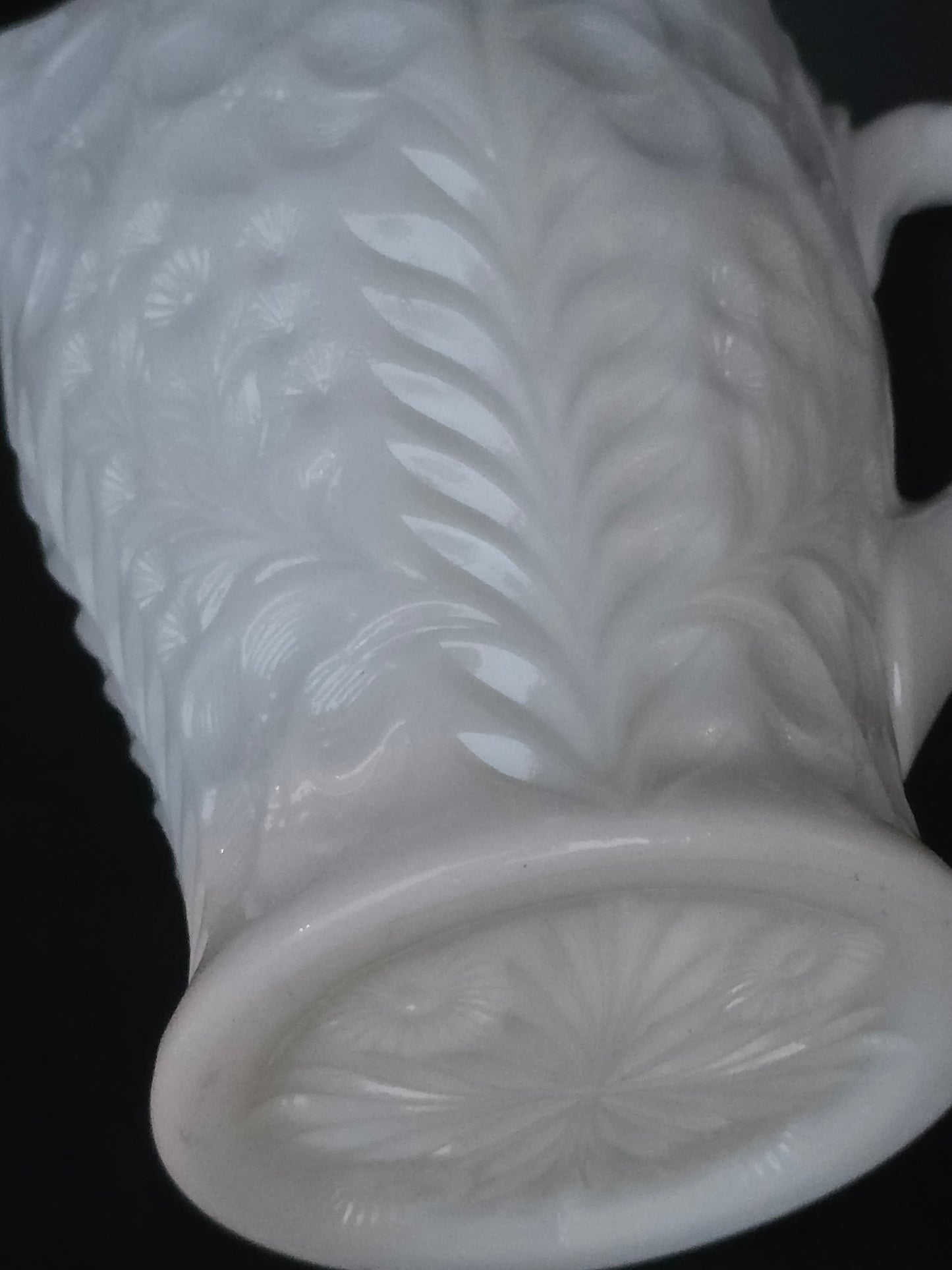 L.E Smith Glass milk Glass Tiger lily pitcher