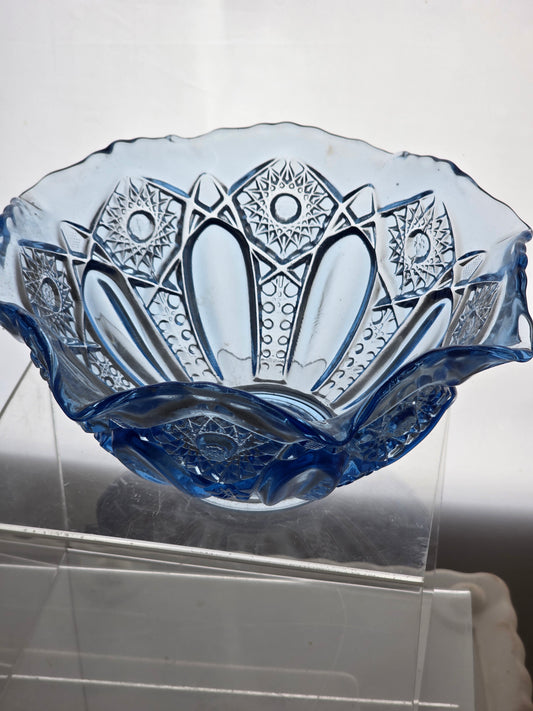 L E Smith Glass blue scoloped edge bowl