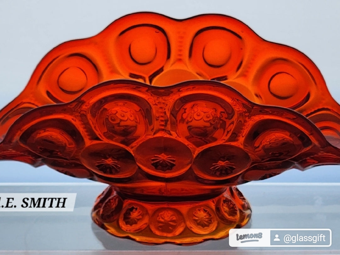 LE Smith glass Red moon and stars banana Bowl