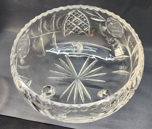 Cut glass 3 leged bowl Hungry vega