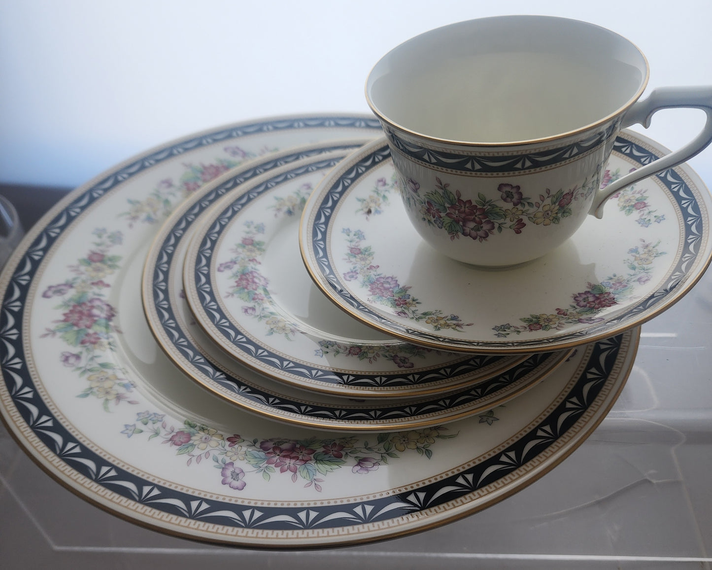 20 piece Mikasa Diplomat bone china dinner set