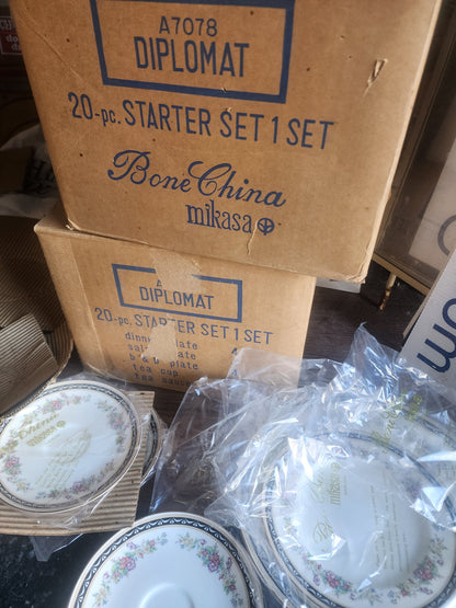 20 piece Mikasa Diplomat bone china dinner set
