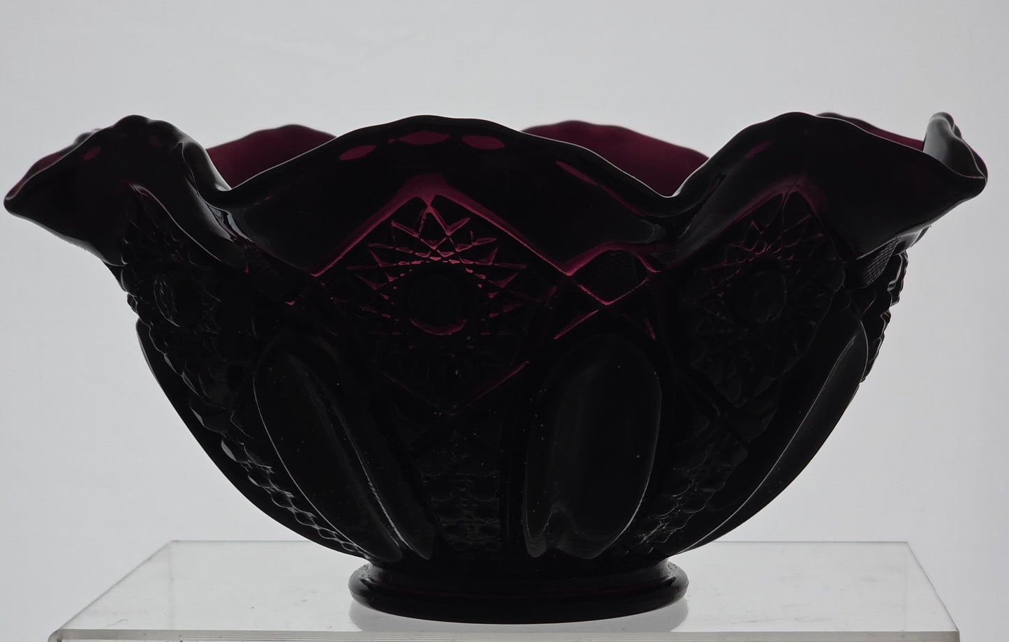 L.E Smith Glass Amethyst  ruffled edge Quintec bowl