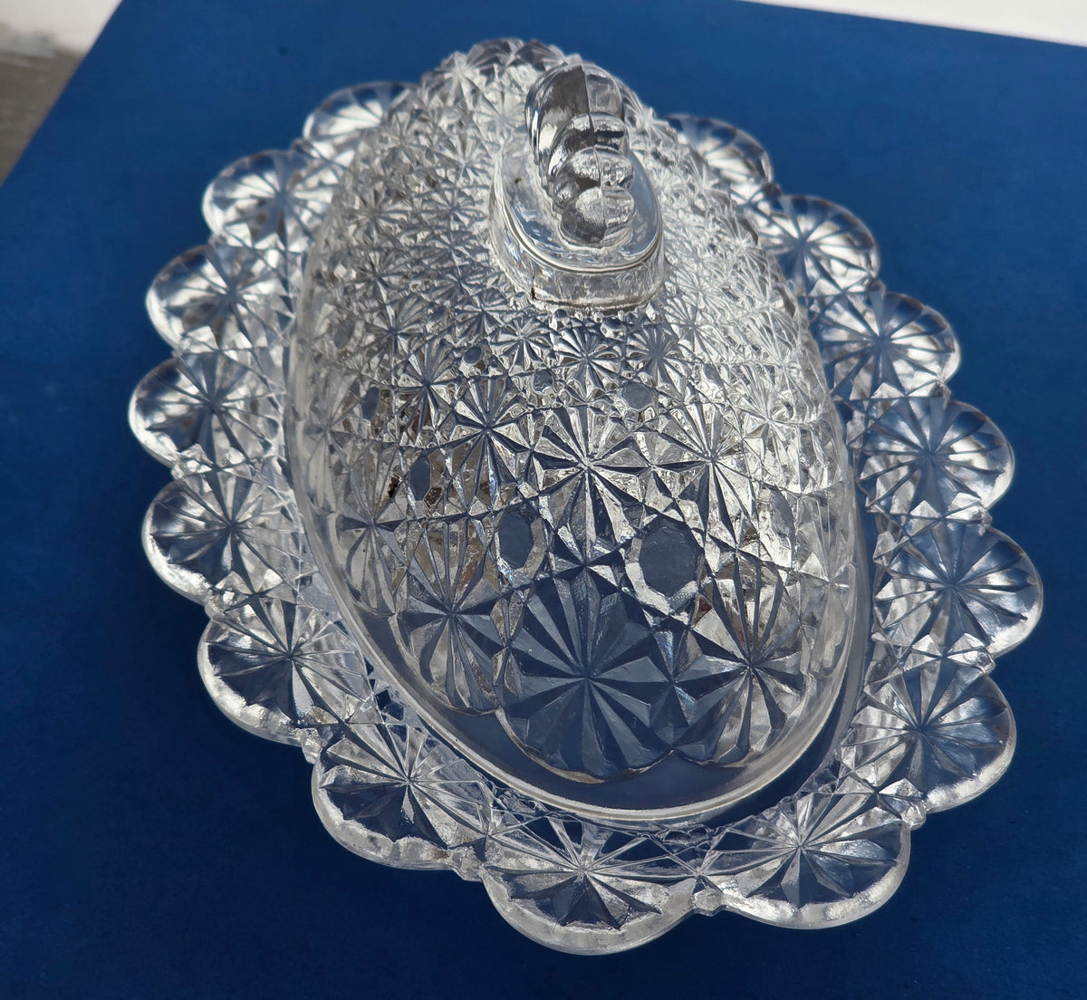 L.E Smith Glass clear button and daisy butter dish