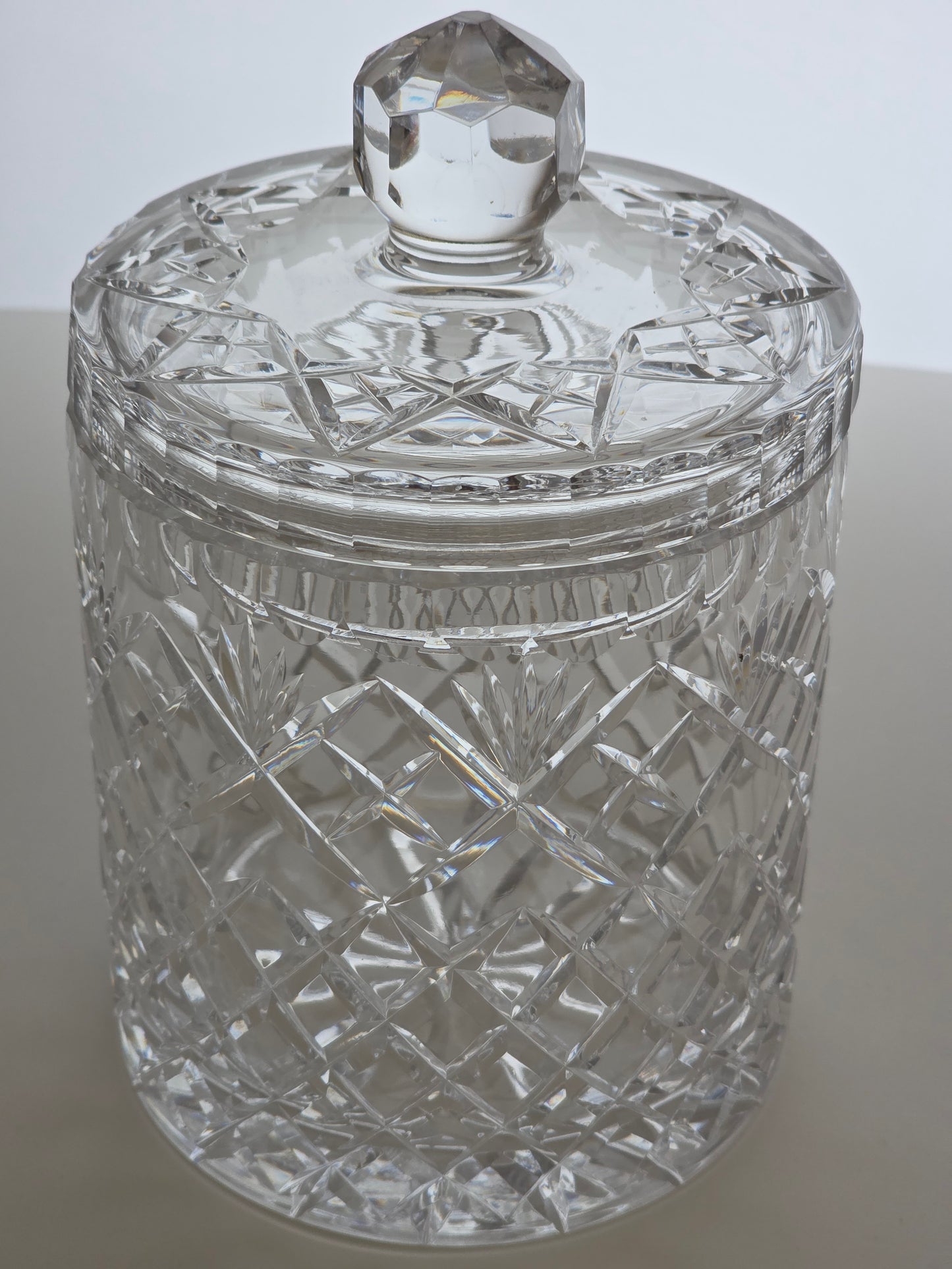 Crystal cookie jar with lid