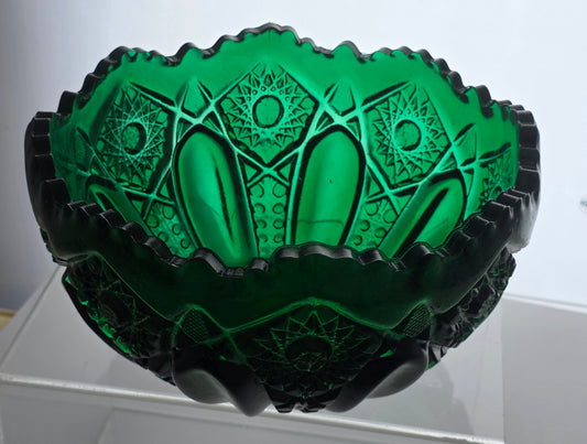 L.E Smith Glass emerald green Quintec bowl