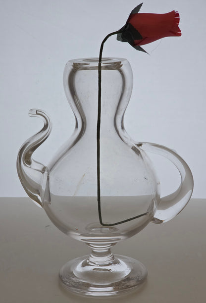 L.E Smith Glass hand made art vase tea pot shaped.
.