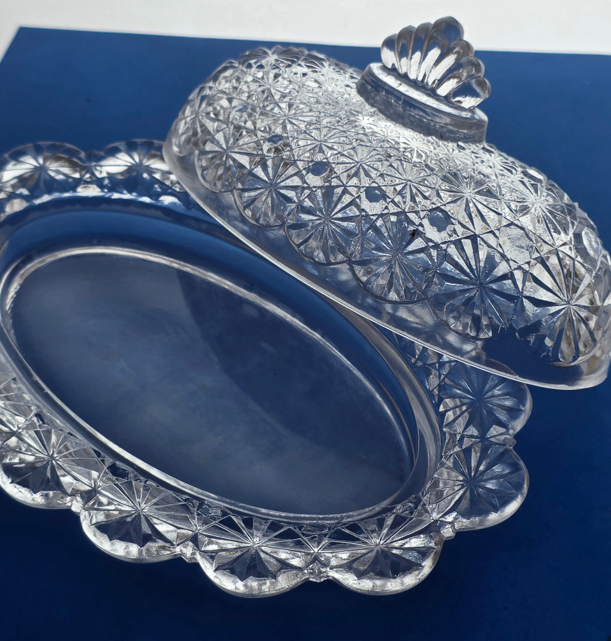 L.E Smith Glass clear button and daisy butter dish