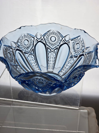 L E Smith Glass blue scoloped edge bowl