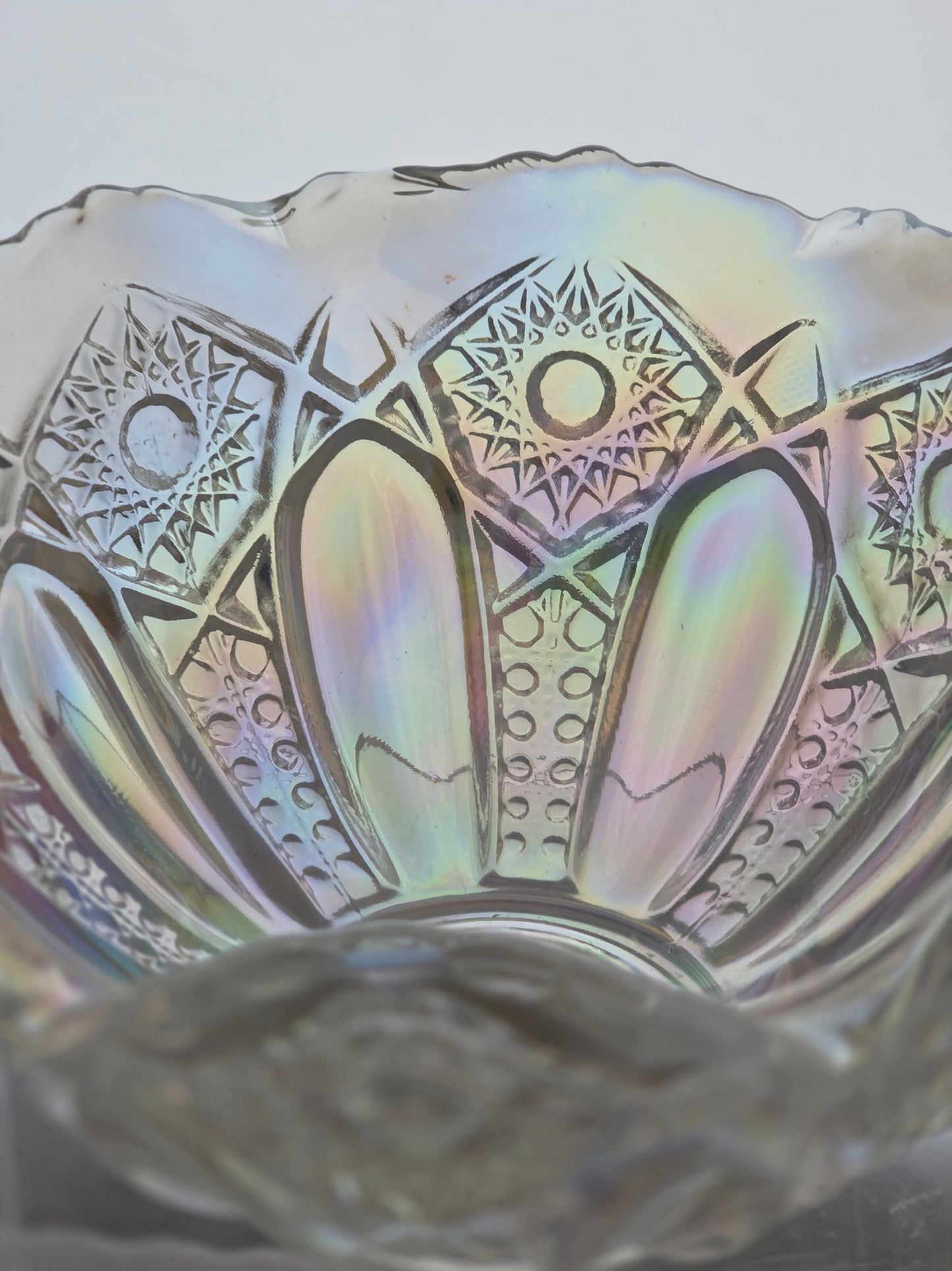 L.E Smith Glass iridescent  ruffled edge Quintec bowl
