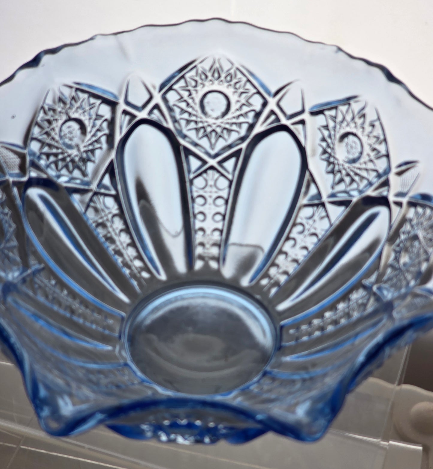 L E Smith Glass blue scoloped edge bowl