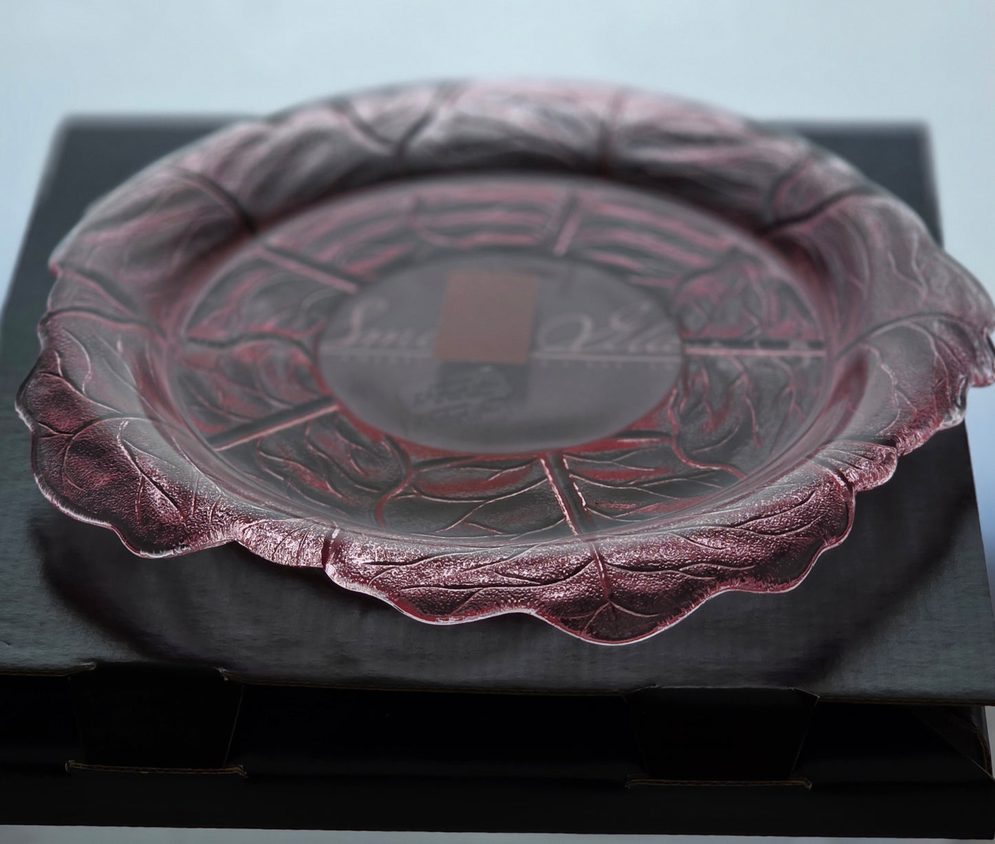 LE Smith pink leaf plate