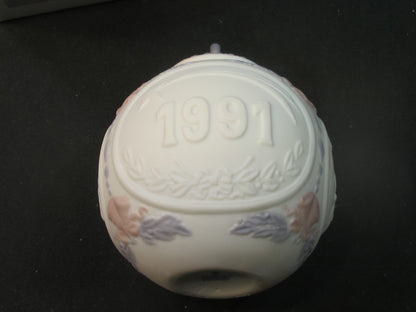 Lladro 1991 Christmas ornament