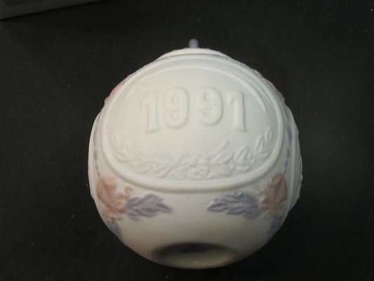 Lladro 1991 Christmas ornament