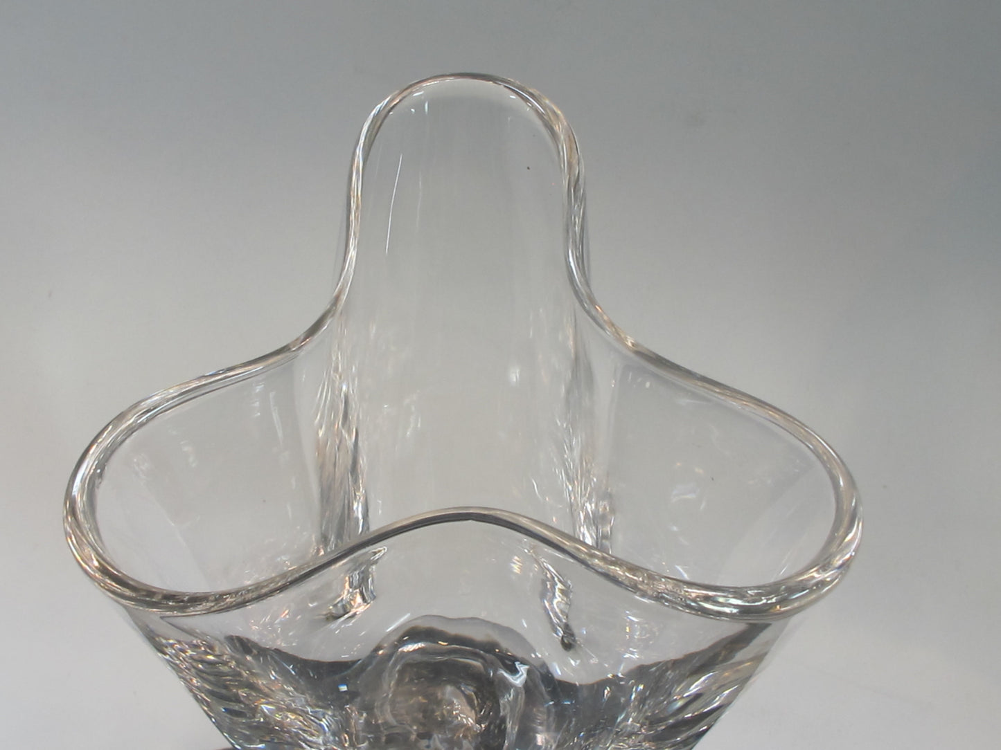 Crimped GLASS VASE 3 valleys