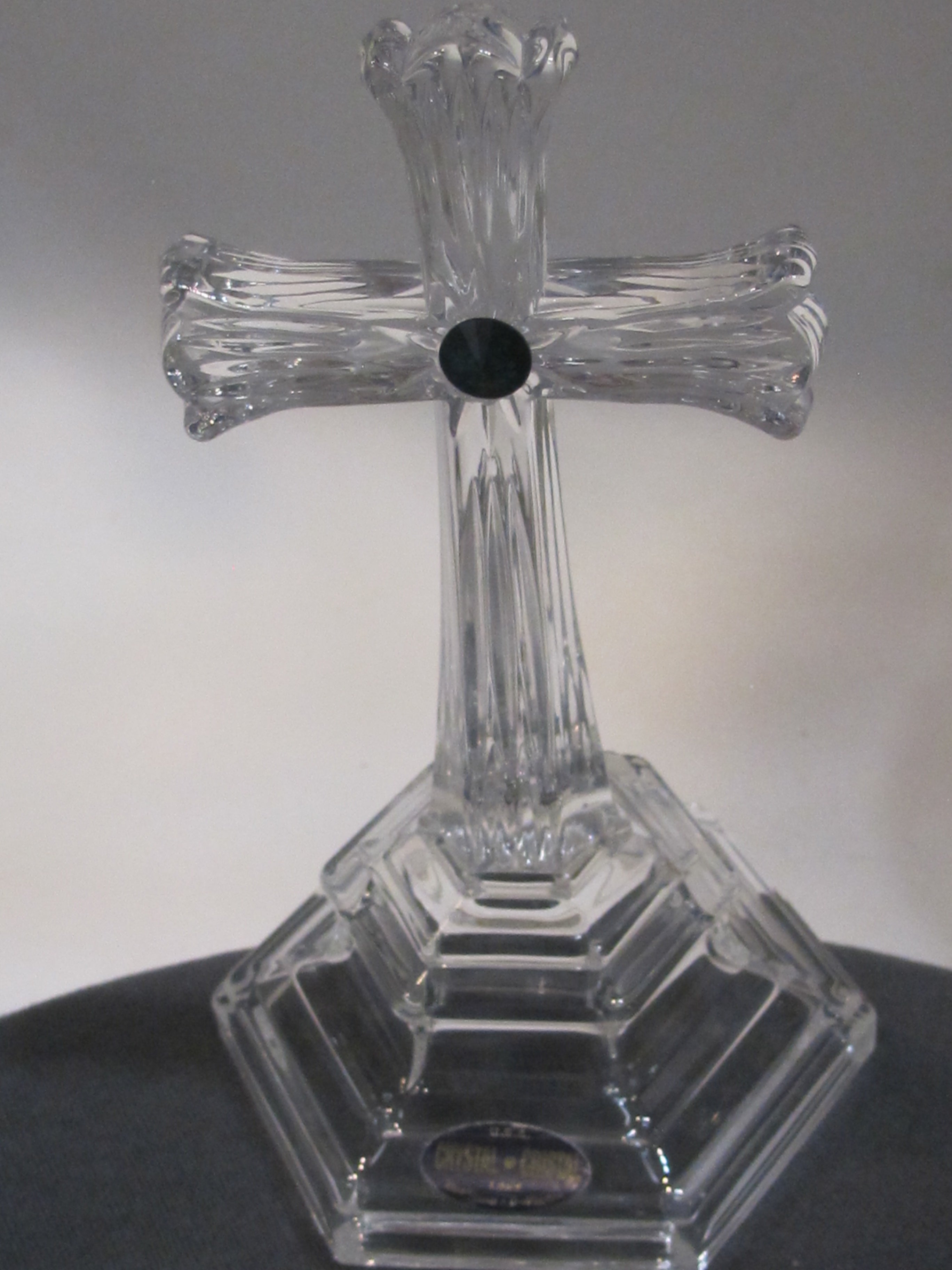 lead crystal (26%)グラス ペアー ユーゴスラビア製 Glass cross 24 % lead crystal made in USA – ORourke Glass and Gifts