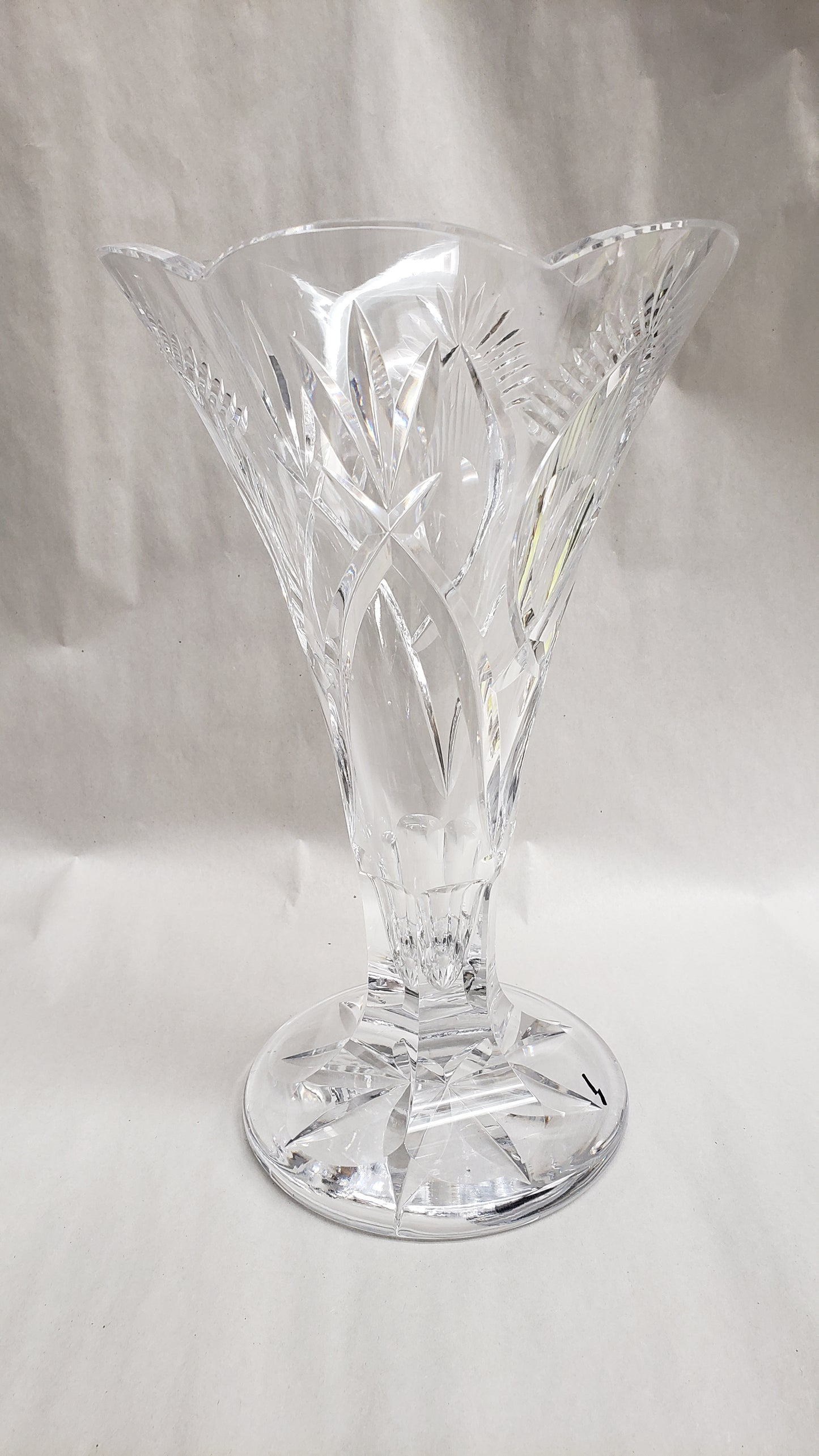 Signed Waterford cut glass Flared Vase vid 147